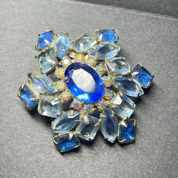 Vintage Prong Set Blue Rhinestone Pin Brooch - Picture 2 of 5